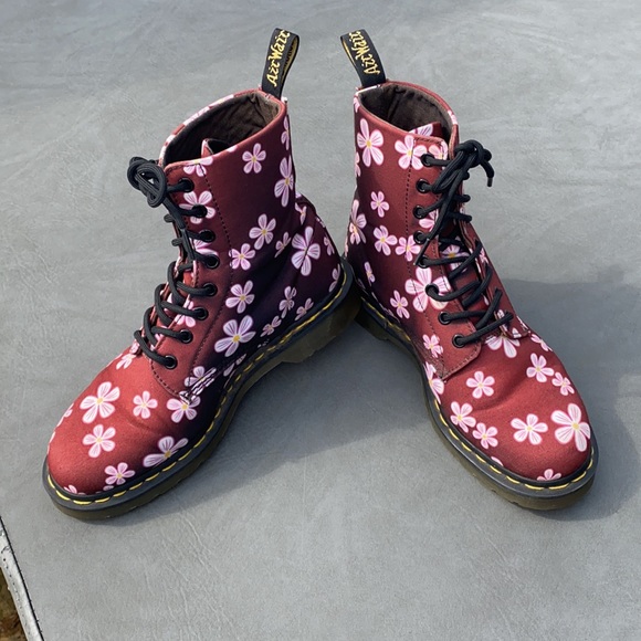 Dr martens rare page meadow in cherry red in great condition - Picture 4 of 9